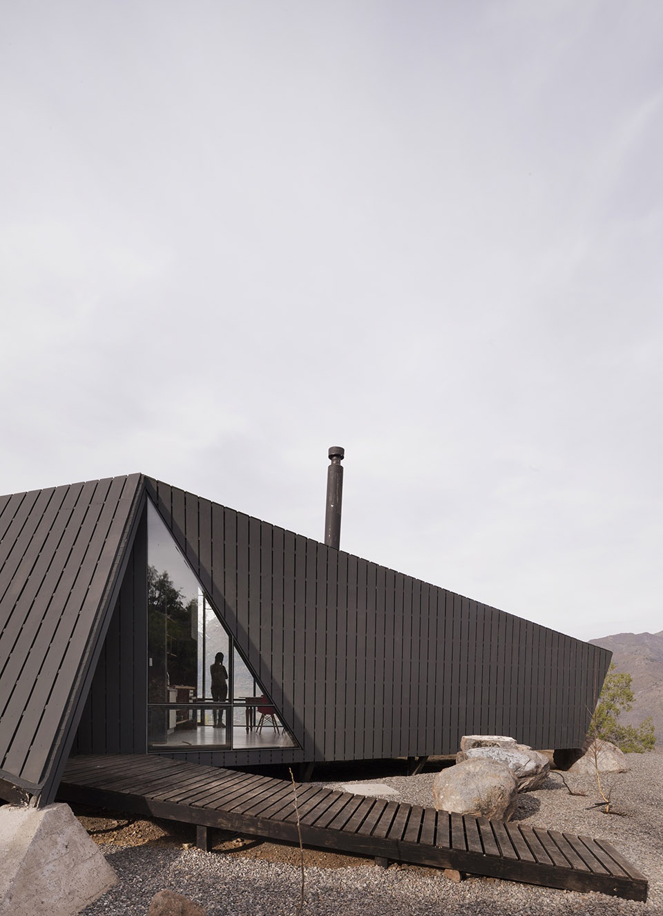 mountaineers refuge by gonzalo iturriaga arquitectos