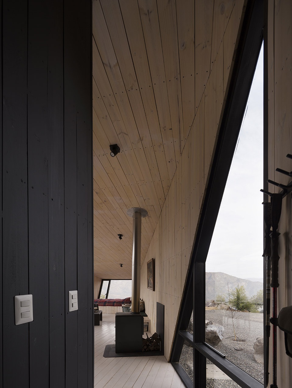 mountaineers refuge by gonzalo iturriaga arquitectos