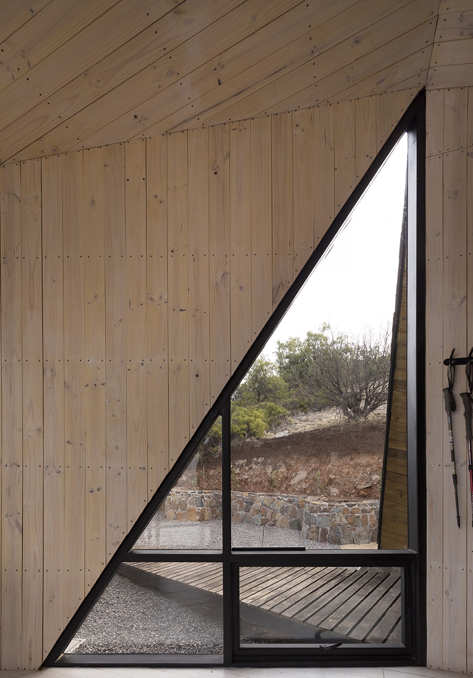 mountaineers refuge by gonzalo iturriaga arquitectos