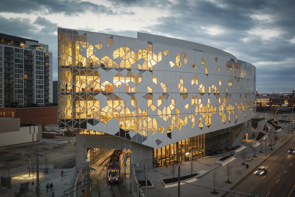 new central library of calgary by snohetta