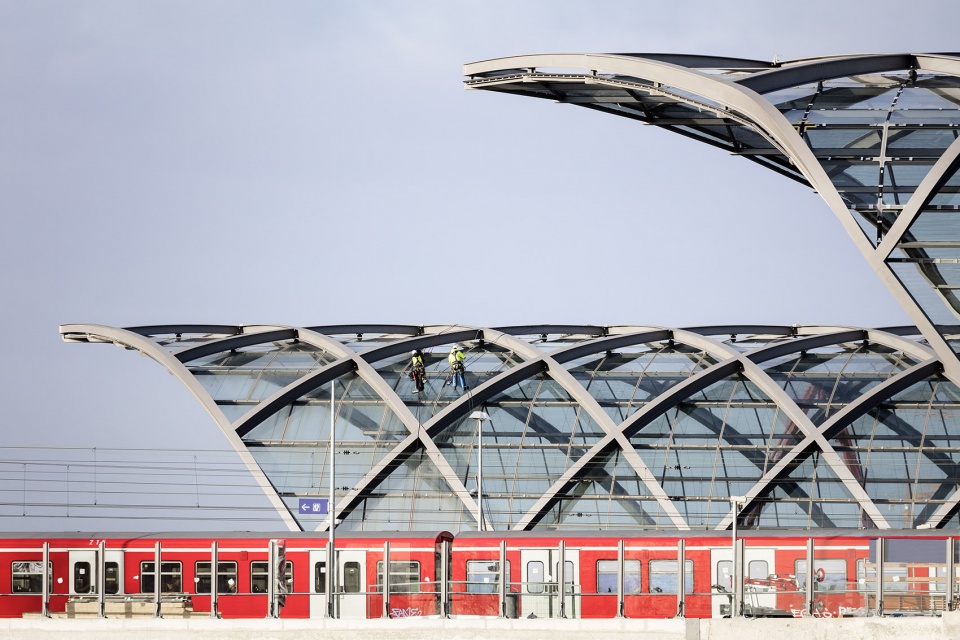 elbbrucken underground and metropolitan railway stations by gmp