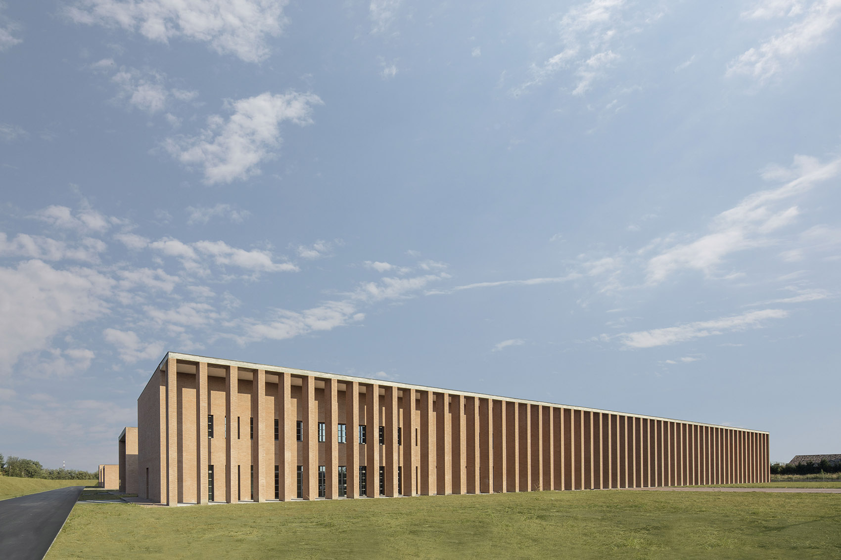 nuova sede della scuola per leuropa a parma by studio zermani e associati