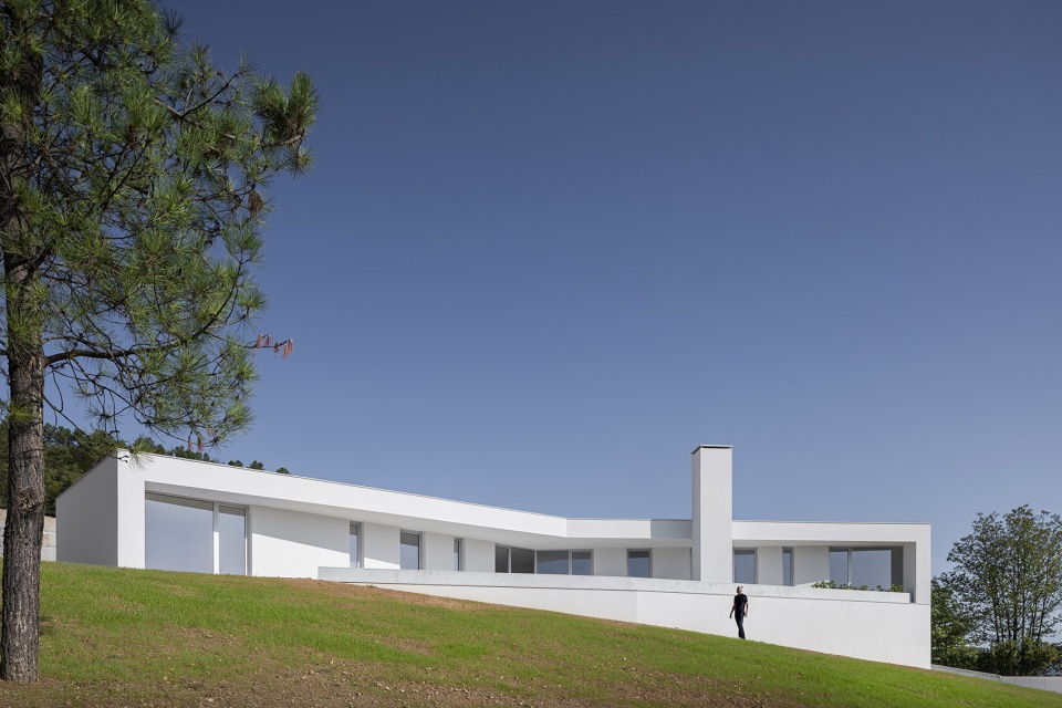 house in lamego by antonio ildefonso architect