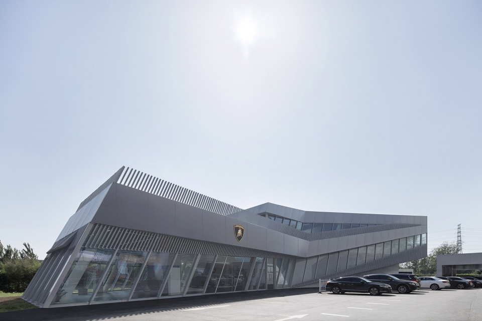 lamborghini exhibition center in zhengzhou china by pma