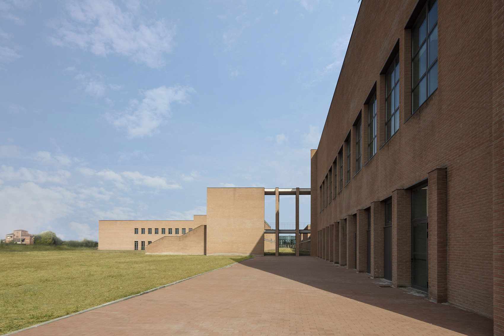 nuova sede della scuola per leuropa a parma by studio zermani e associati