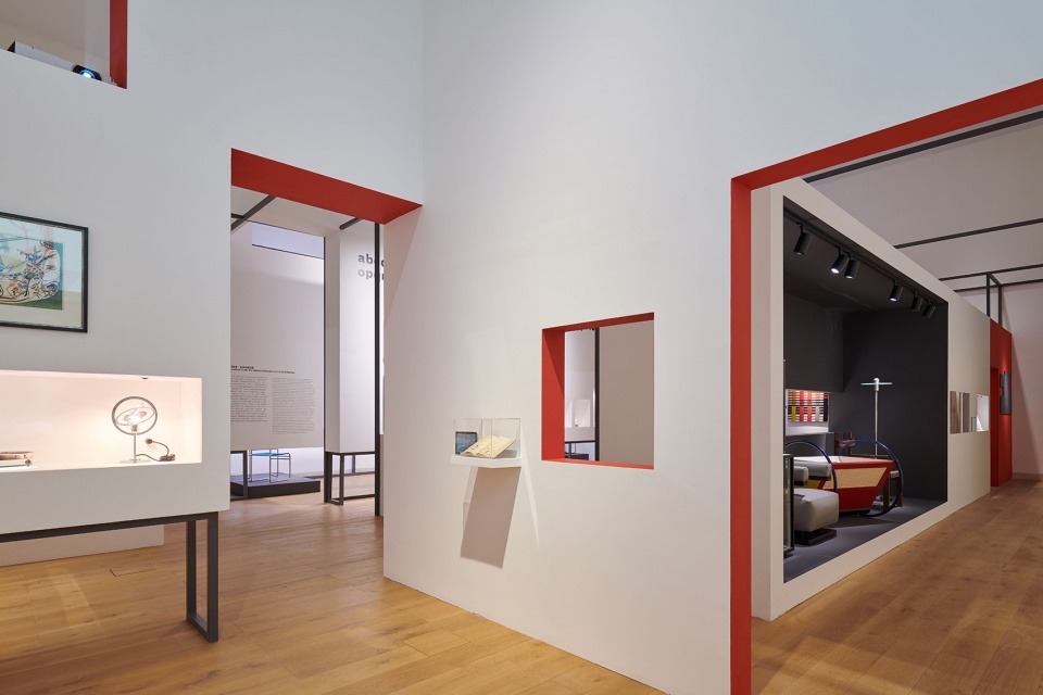 Bauhaus Exhibition Gray Space Design