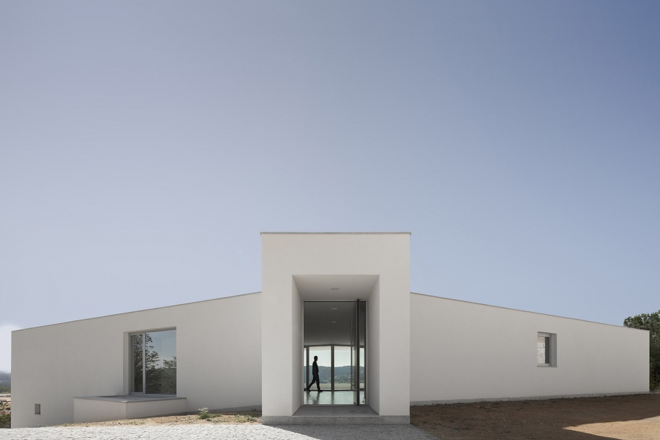 house in lamego by antonio ildefonso architect