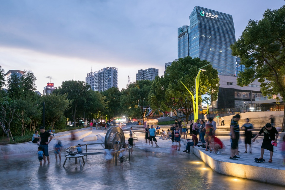 ▼夜景,公园让城市焕发活力,night view, the park invigorates the