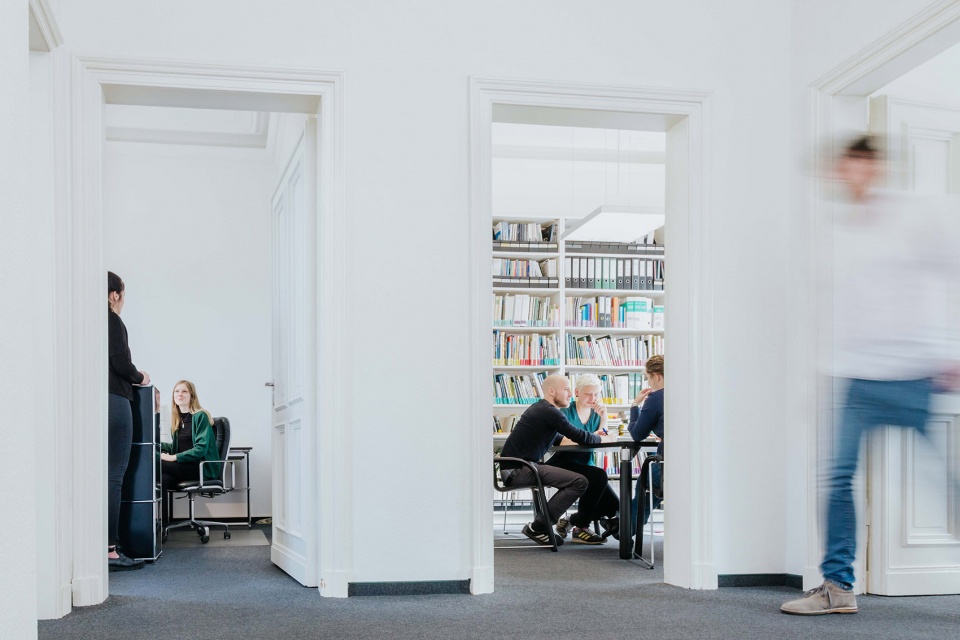 gooood interview Rene Rheims office3