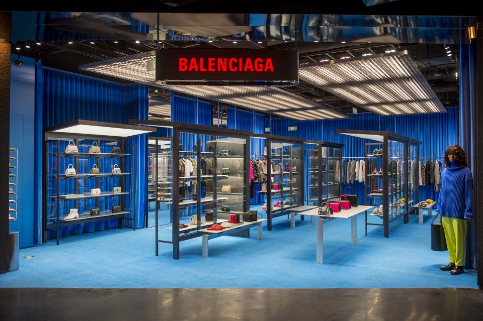 gentle monster introduces the digital analog future to skp s beijing