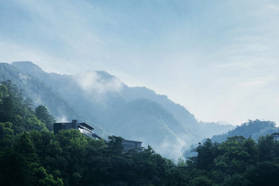 hoshinoya guguan by azuma architect associates