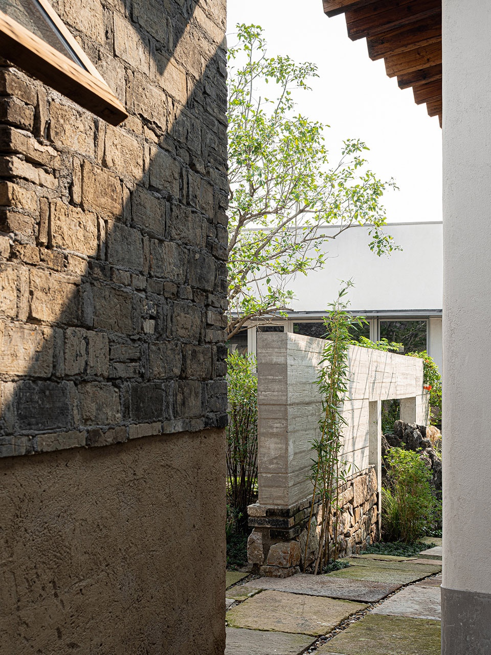 WUSH Inn DESHIN 1