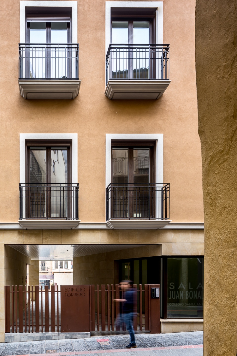 collective housing torrero building by domper domingo arquitectos