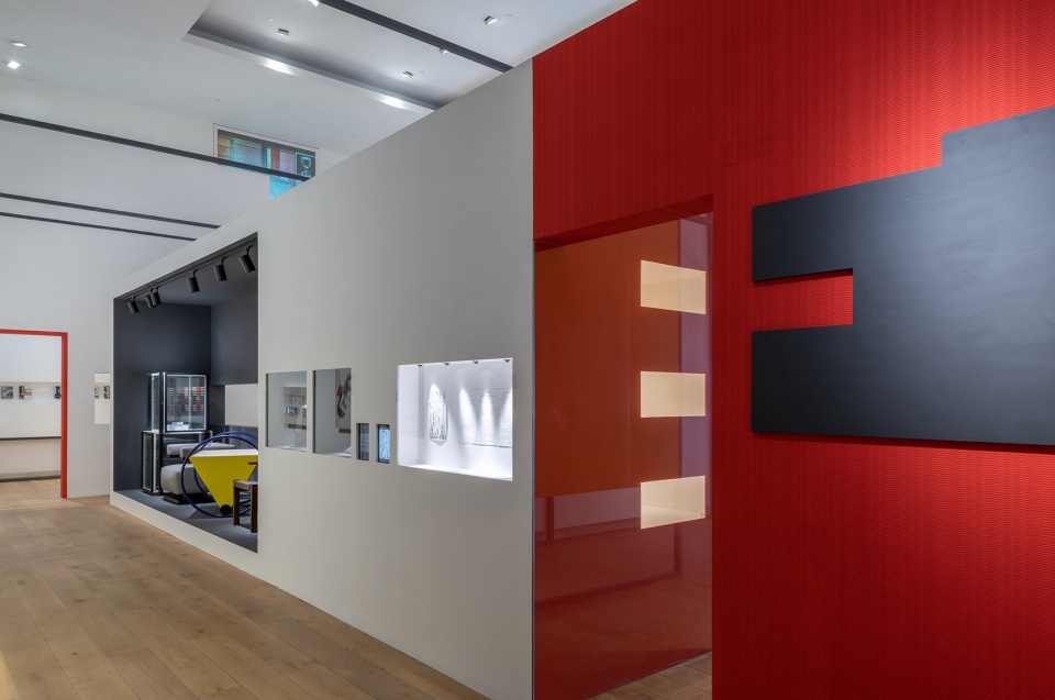 Bauhaus Exhibition Gray Space Design