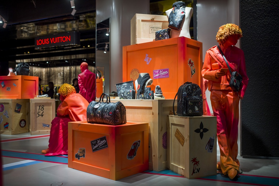 gentle monster introduces the digital analog future to skp s beijing