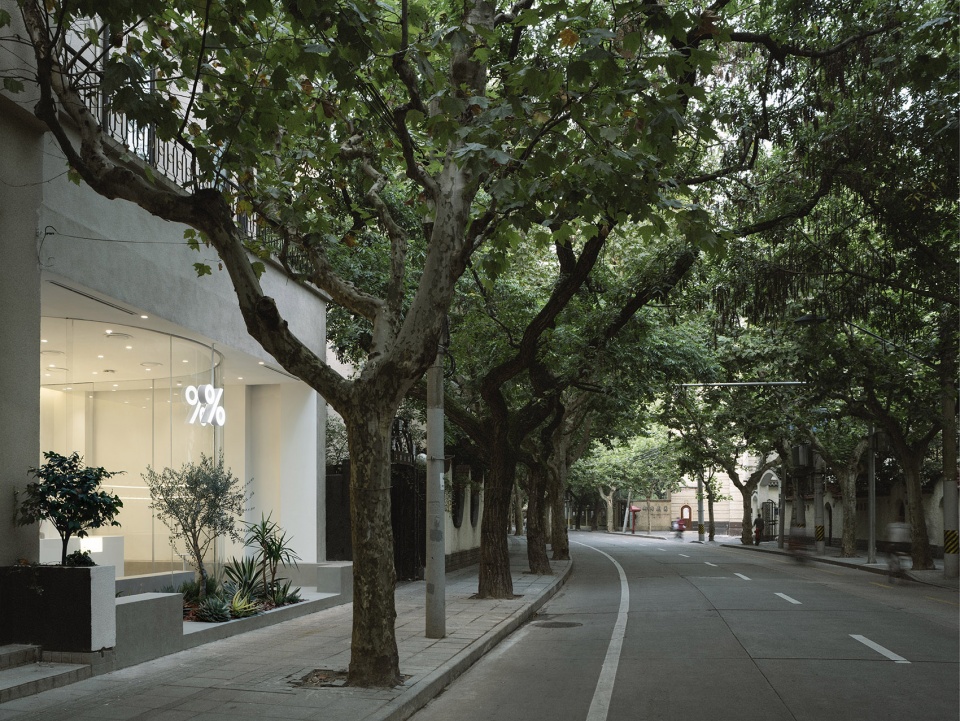 arabica west jianguo road shanghai by b l u e architecture studio
