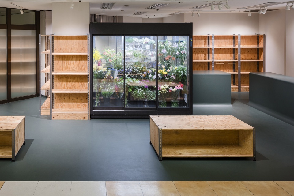 florist ran・ran by shimpei oda architects office atelier loowe inc