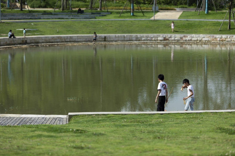 anshun hongshan lake civil park china by la design