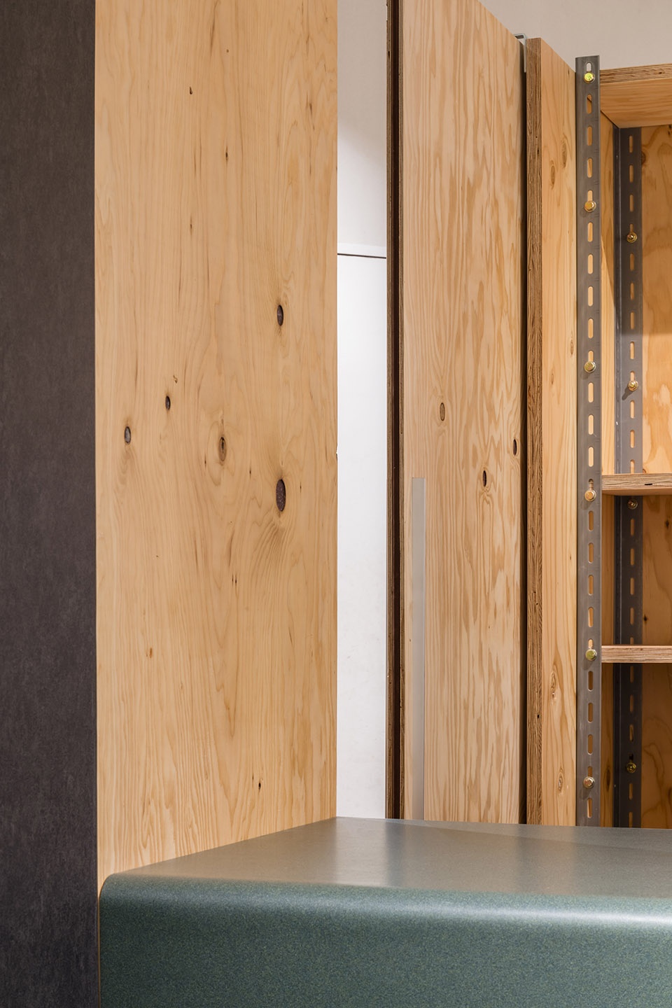 florist ran・ran by shimpei oda architects office atelier loowe inc