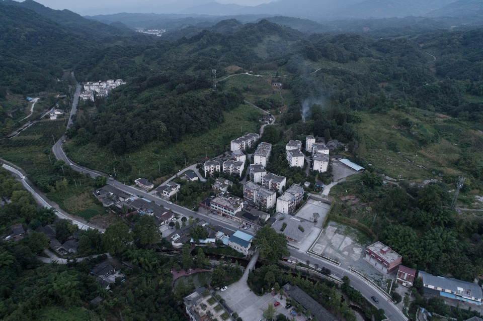 live together under one roof series architecture design projects of xiaoshi village in pengzhou sichuan province china by studio dali arc...