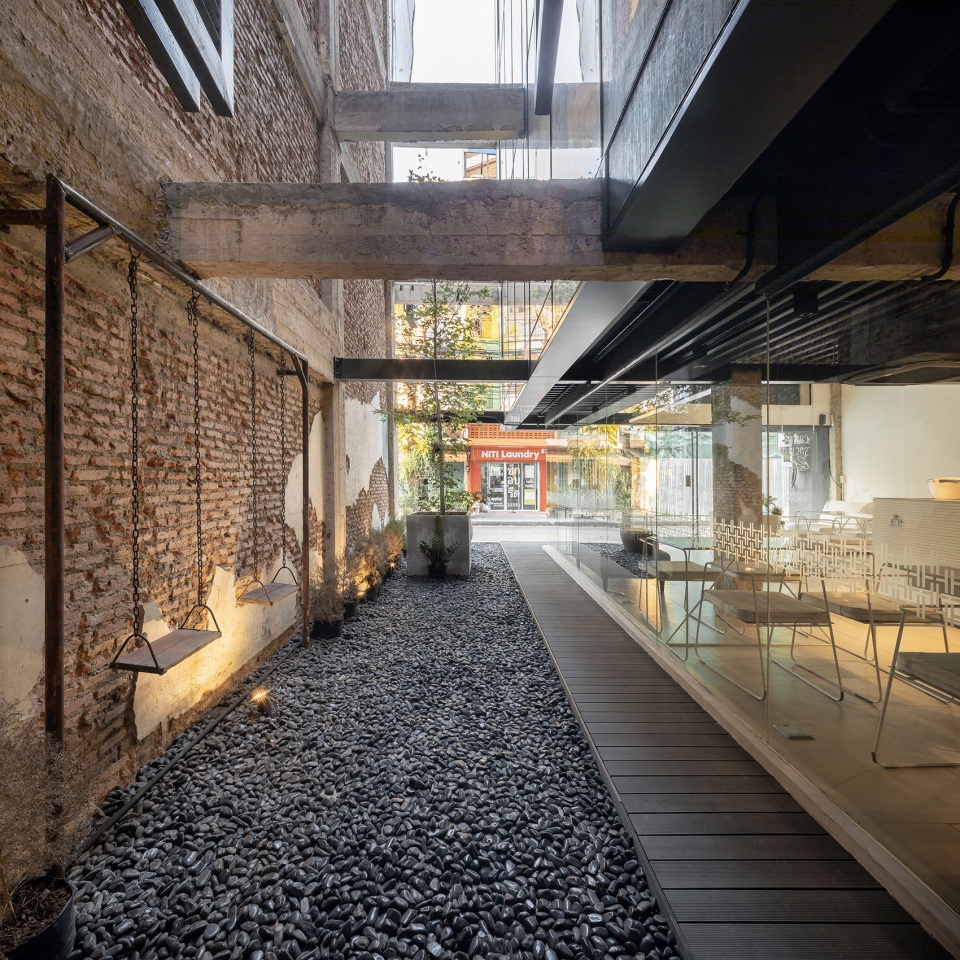 pa prank hostel by idin architects