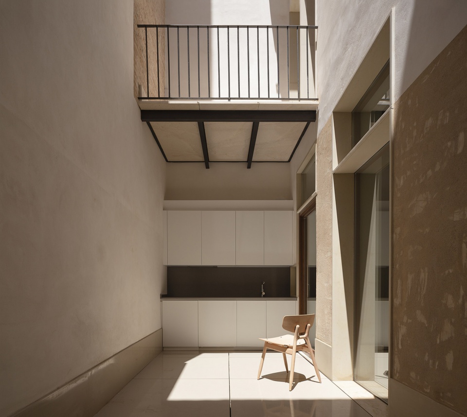 house of giants by iterare arquitectos