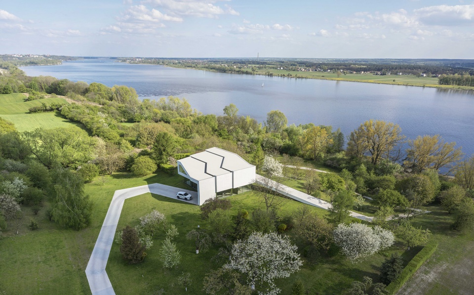 By the Way House by KWK PROMES