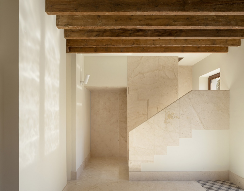 house of giants by iterare arquitectos
