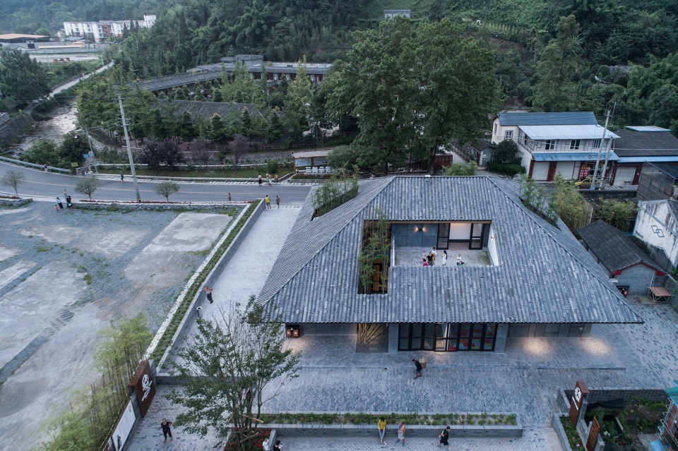 live together under one roof series architecture design projects of xiaoshi village in pengzhou sichuan province china by studio dali arc...