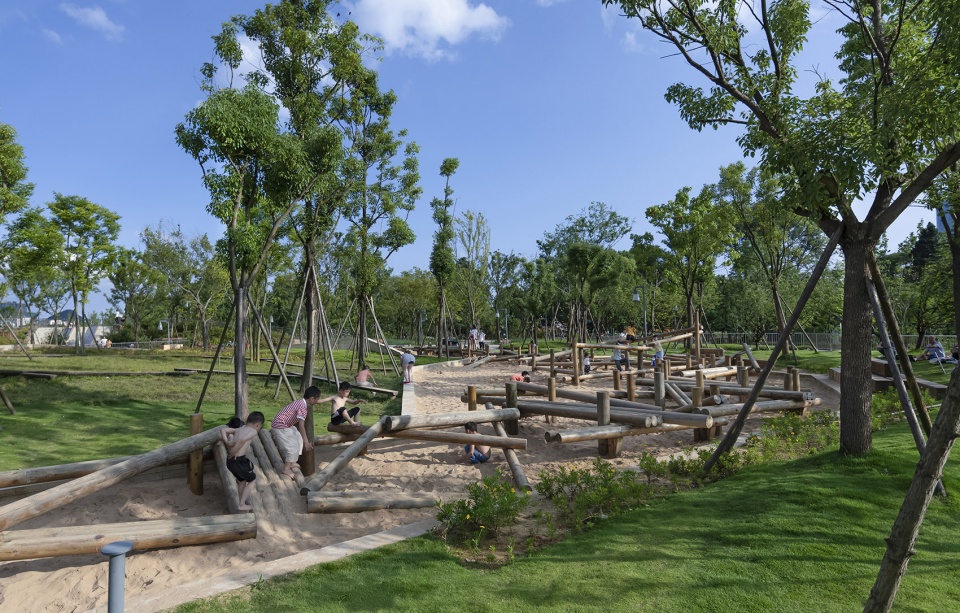 anshun hongshan lake civil park china by la design