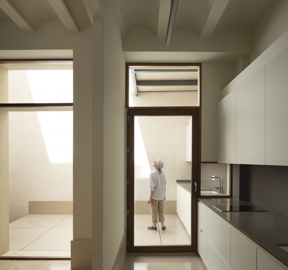 house of giants by iterare arquitectos