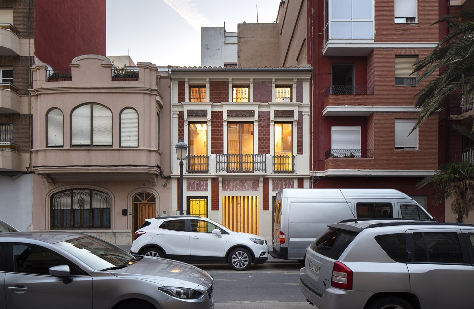 house of giants by iterare arquitectos