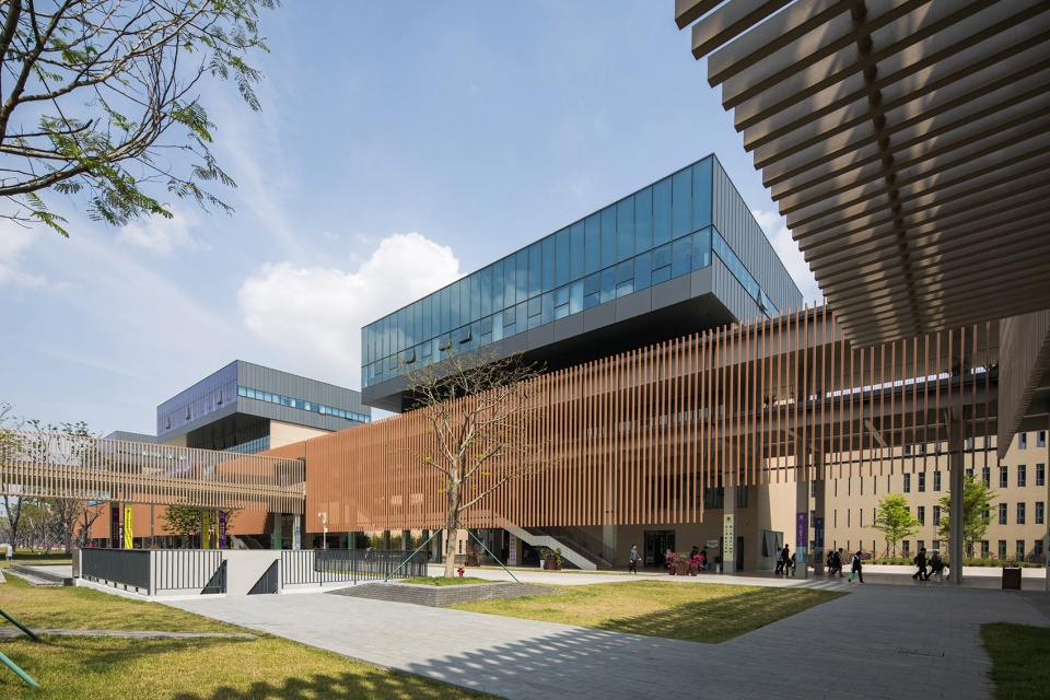 chinese university of hong kong shenzhen china by rocco design architects.jpg