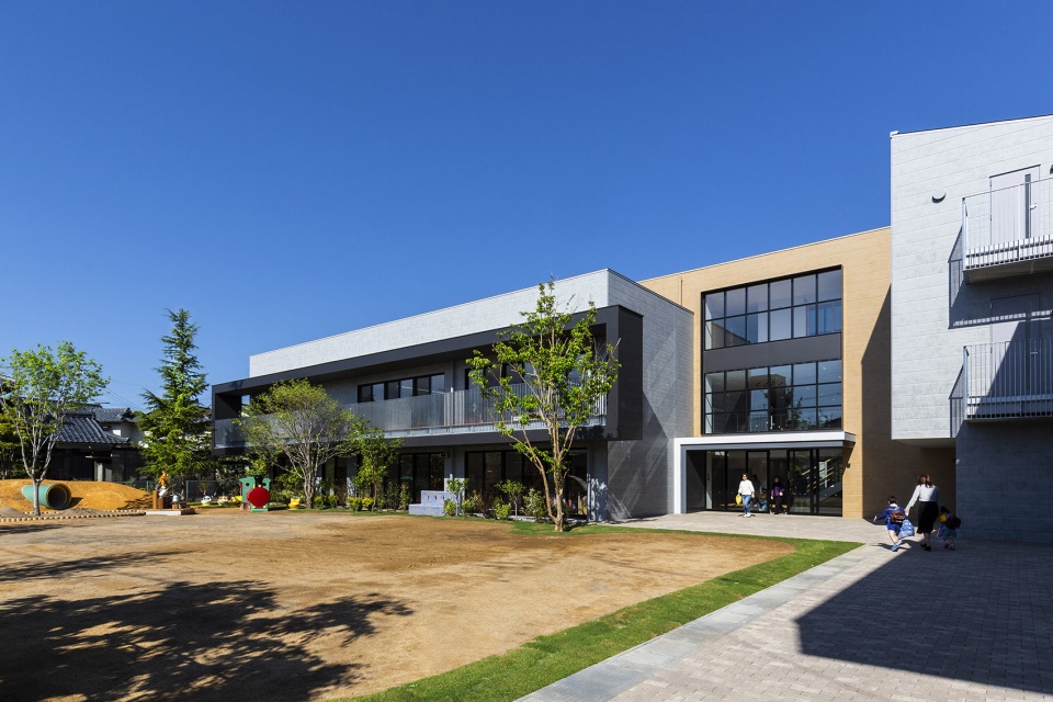 ez kindergarten and nursery by hibinosekkei youji no shiro kids design labo