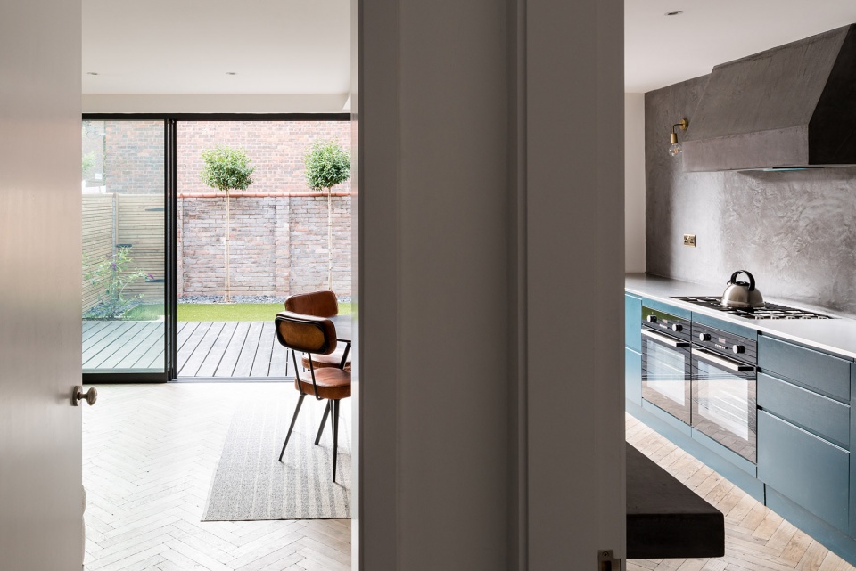 two and a half storey house by bradley van der straeten