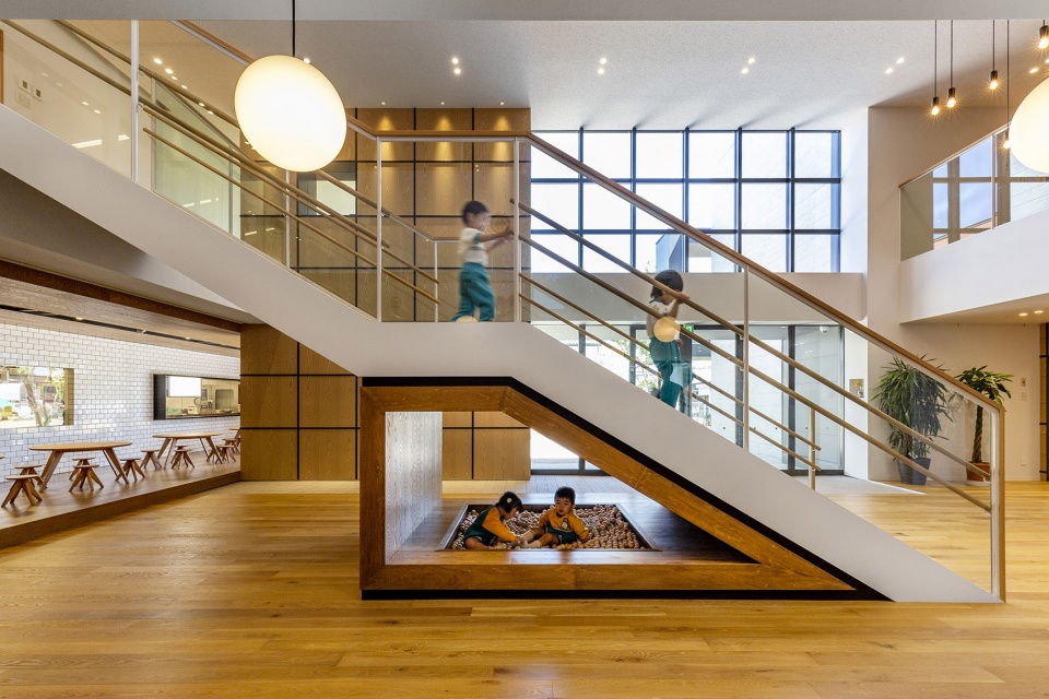 ez kindergarten and nursery by hibinosekkei youji no shiro kids design labo