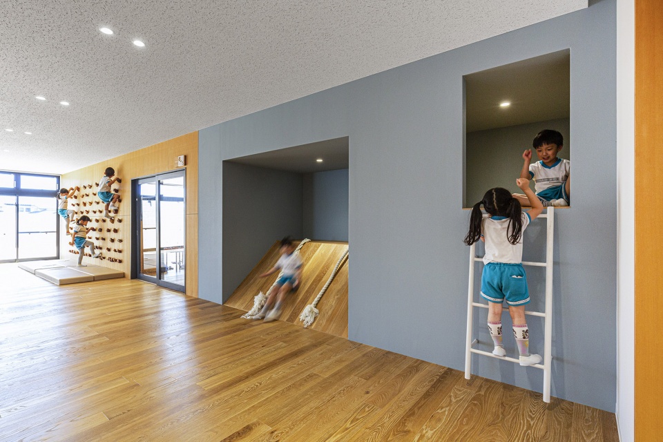 ez kindergarten and nursery by hibinosekkei youji no shiro kids design labo