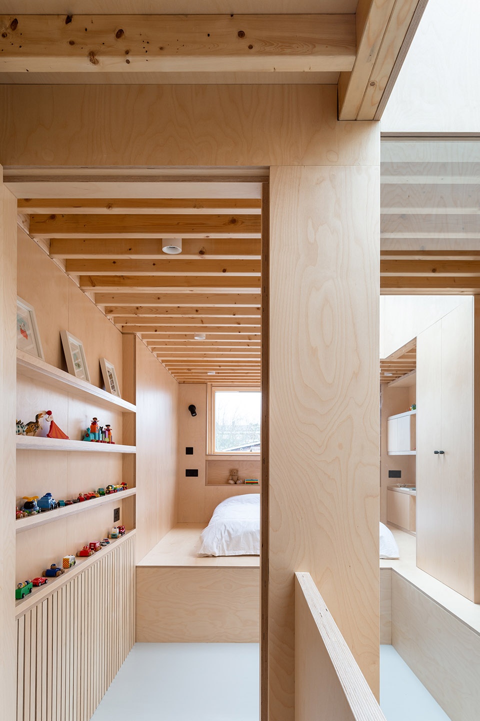 two and a half storey house by bradley van der straeten