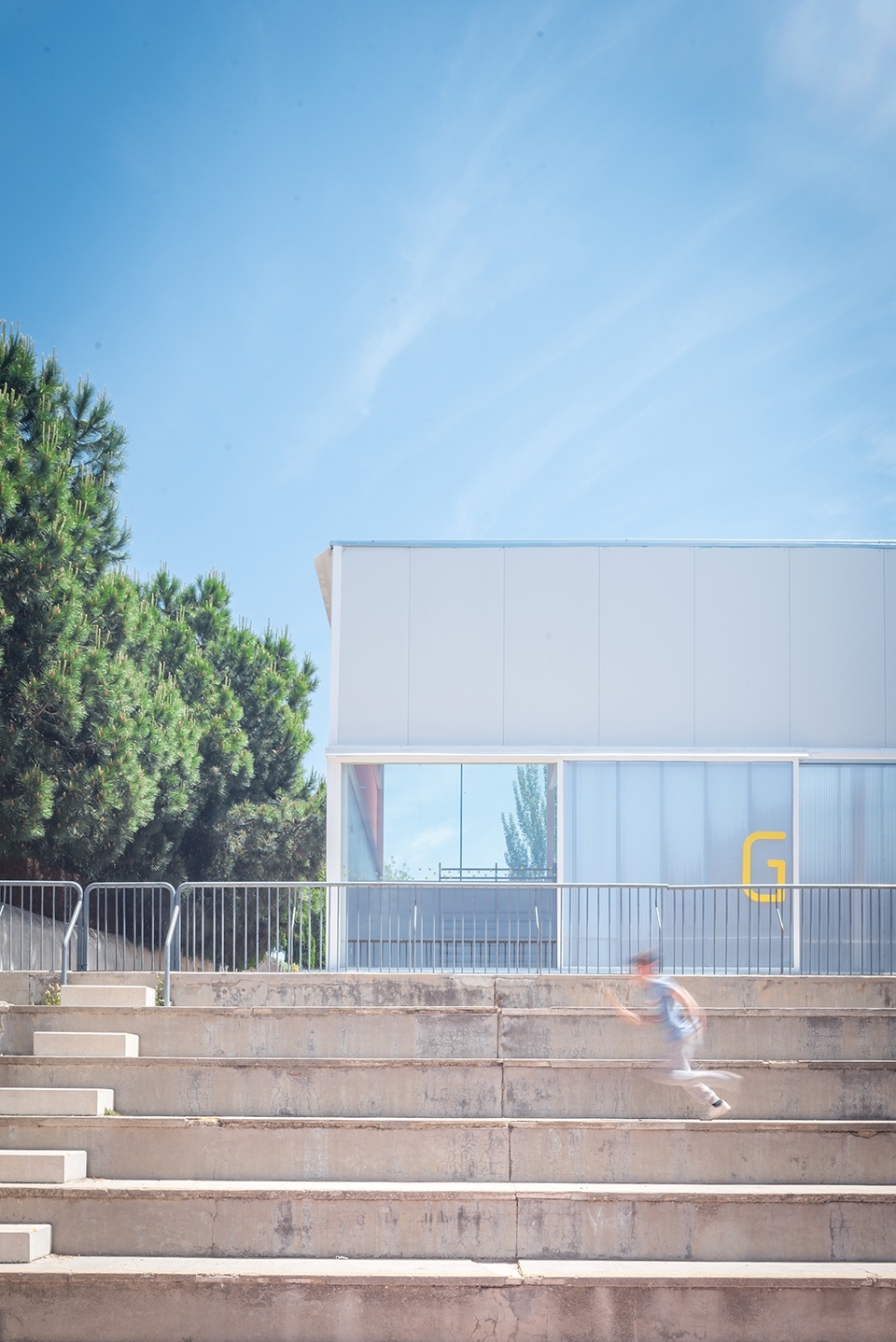 colegio nuestra senora de lourdes by picado de blas arquitectos 960x1438
