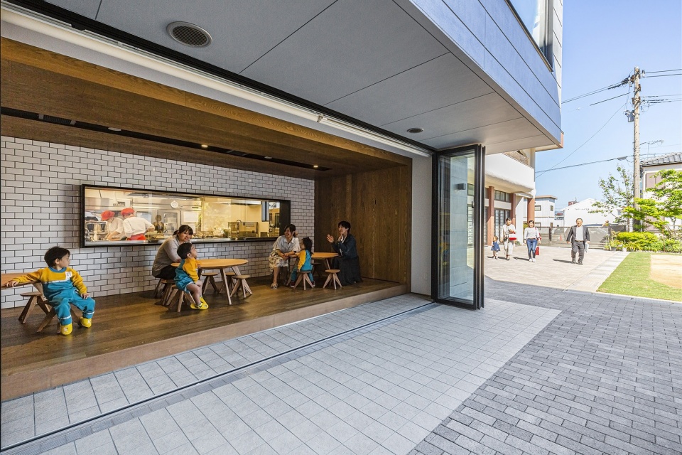 ez kindergarten and nursery by hibinosekkei youji no shiro kids design labo