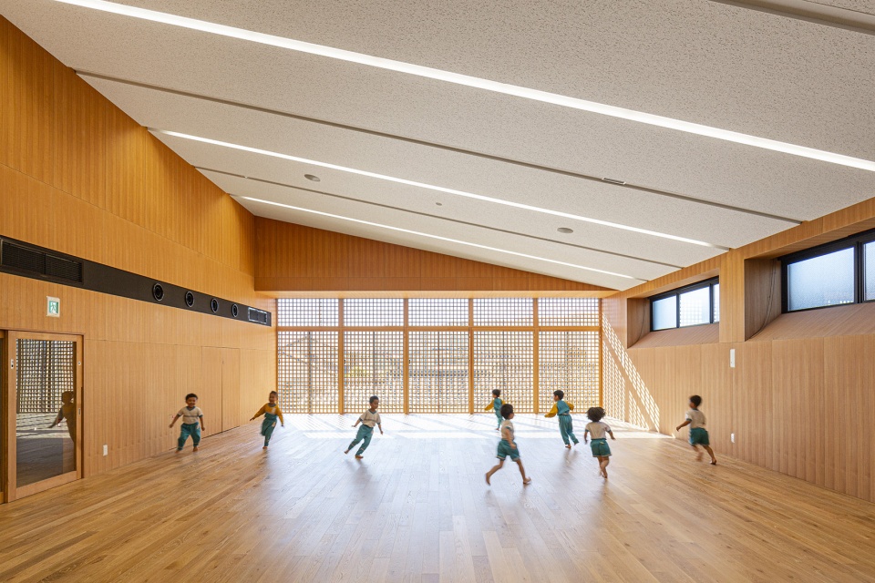 ez kindergarten and nursery by hibinosekkei youji no shiro kids design labo