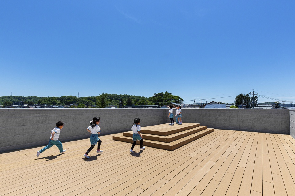 ez kindergarten and nursery by hibinosekkei youji no shiro kids design labo