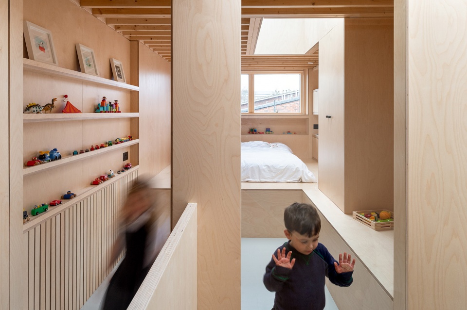 two and a half storey house by bradley van der straeten