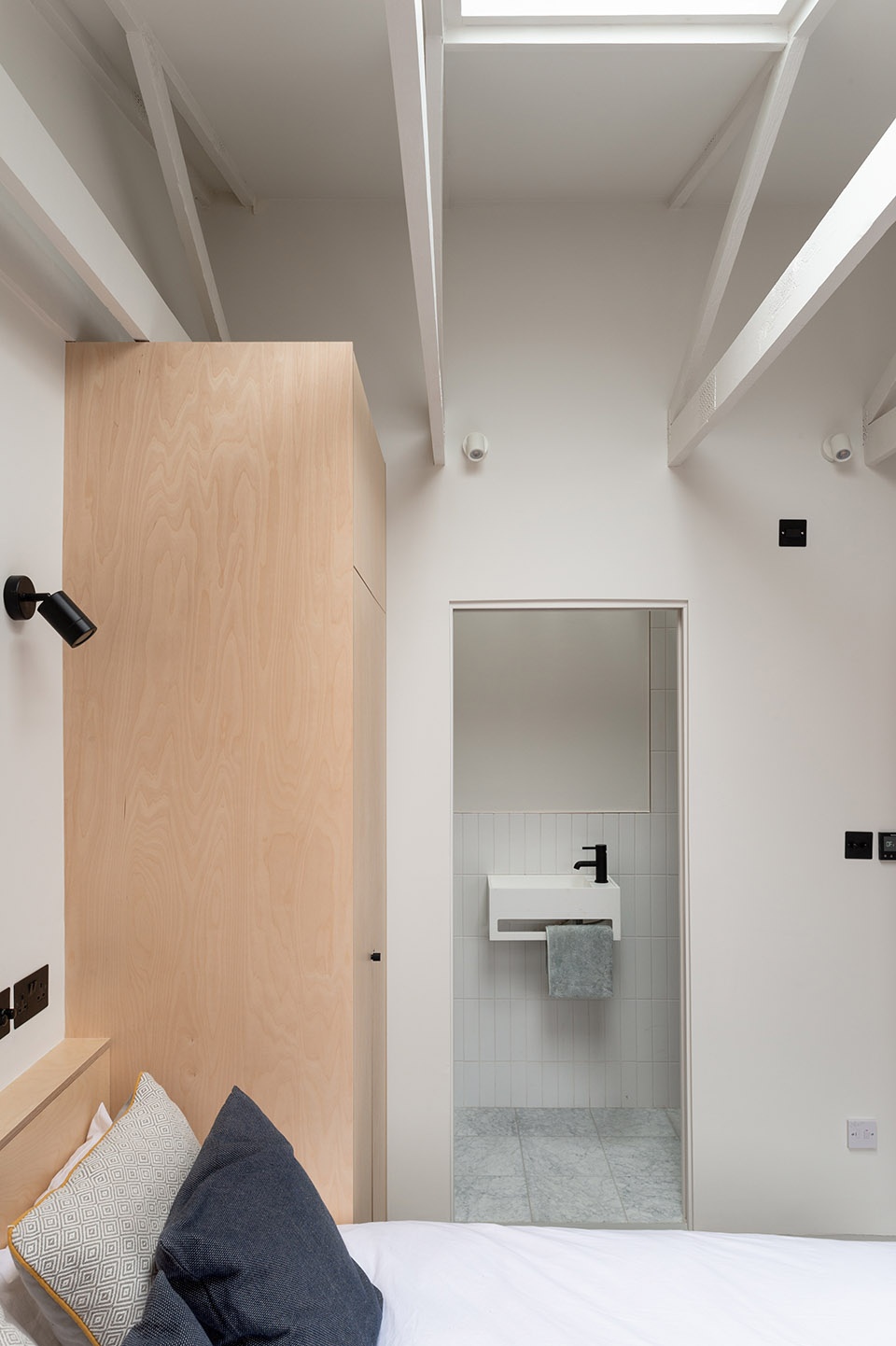 two and a half storey house by bradley van der straeten