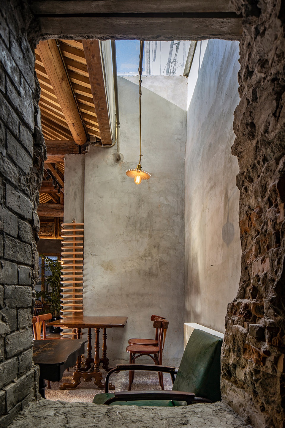 renovation project of metal hands coffee at beijing dongsinanyang hutong china by linkchance architects