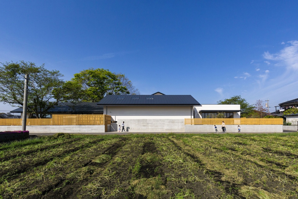 mrn kindergarten and nursery by hibinosekkei youji no shiro
