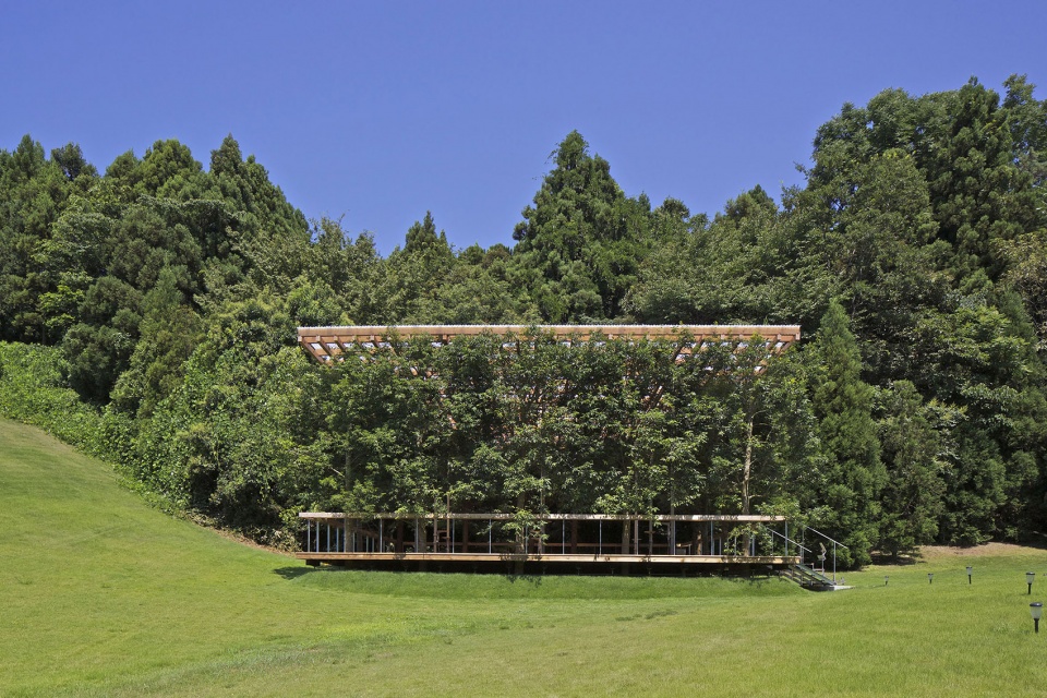 white arbor and open air theater maezawa garden by a p l design workshop