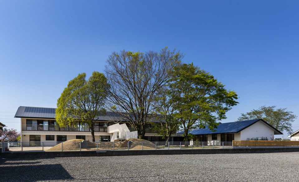 mrn kindergarten and nursery by hibinosekkei youji no shiro