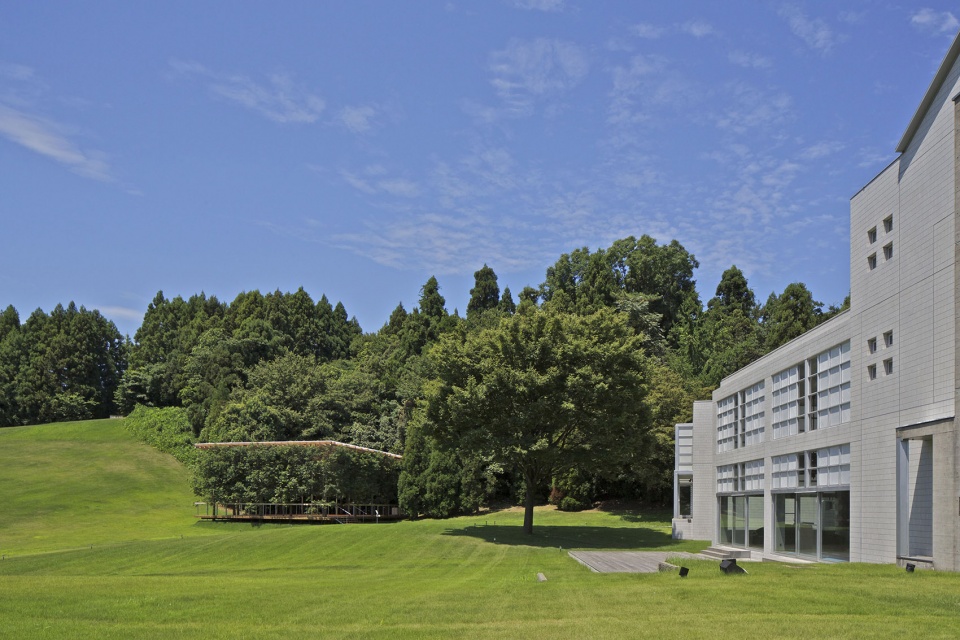 white arbor and open air theater maezawa garden by a p l design workshop