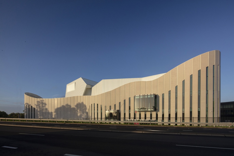Sydney Coliseum Theatre by cox architecture